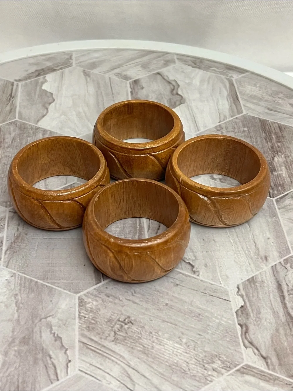Set of 4 Hand Carved Wooden Napkin Rings Brown Leaf Design Rustic Table Decor